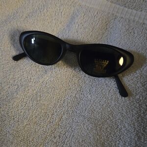 NWT Forever 21 Women's Black Matte Cat-Eye UV Sunglasses